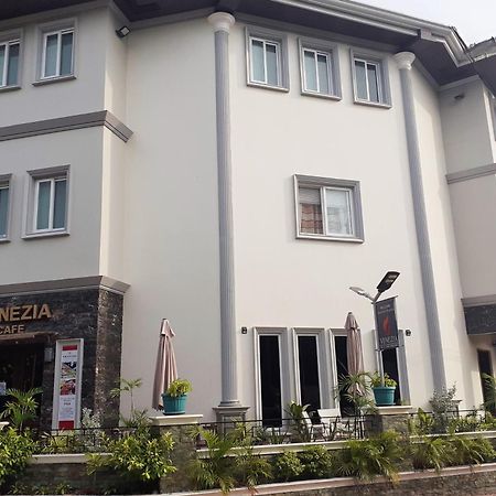 Venezia Suites Hotel Iloilo Екстериор снимка
