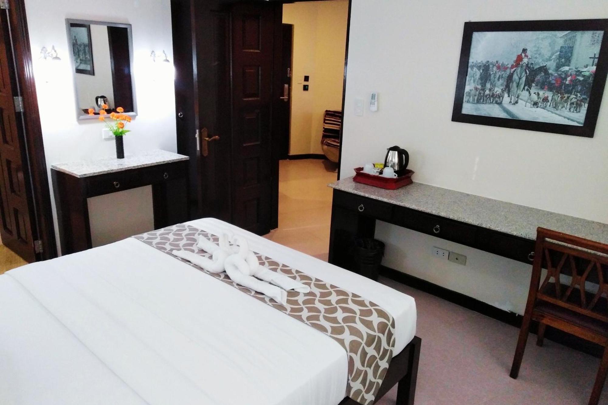 Venezia Suites Hotel Iloilo Стая снимка