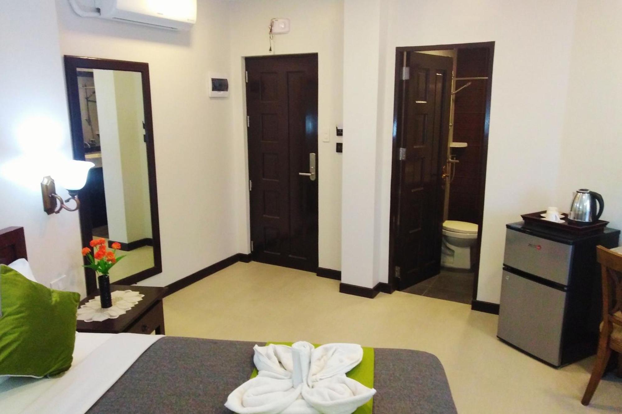 Venezia Suites Hotel Iloilo Стая снимка