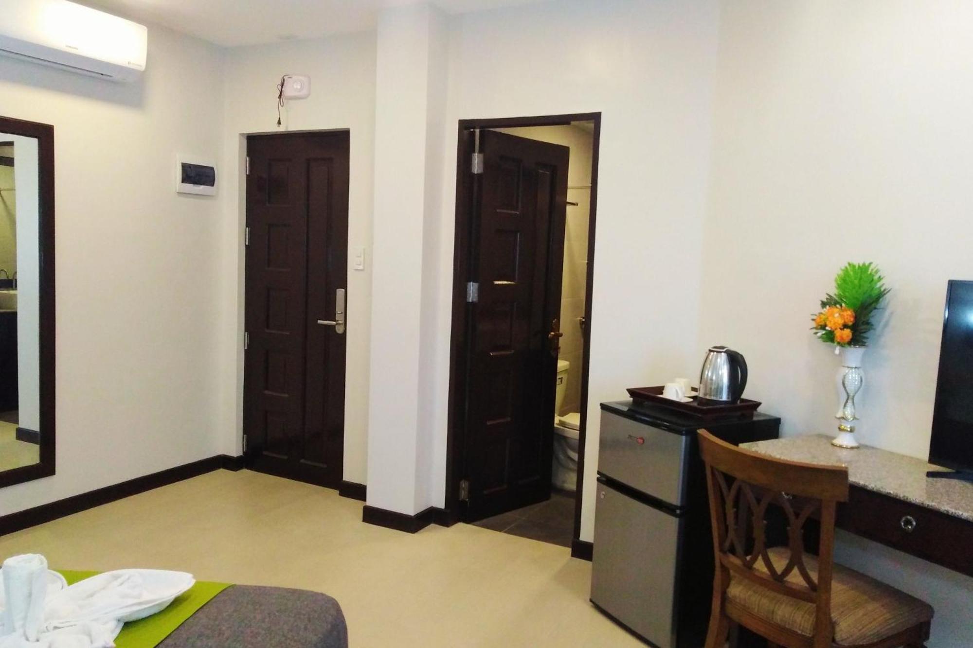 Venezia Suites Hotel Iloilo Стая снимка