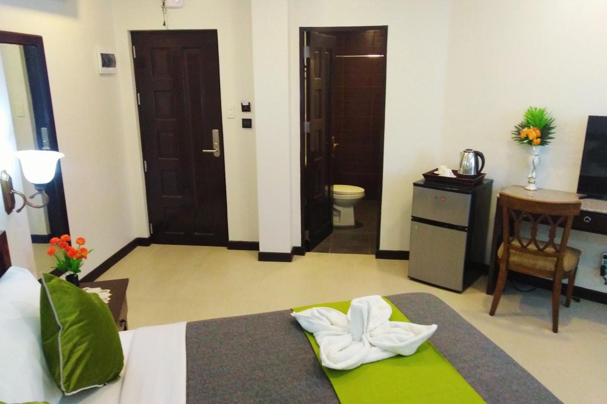 Venezia Suites Hotel Iloilo Стая снимка