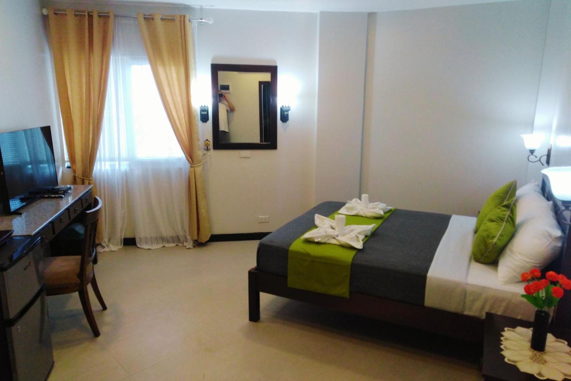 Venezia Suites Hotel Iloilo Стая снимка