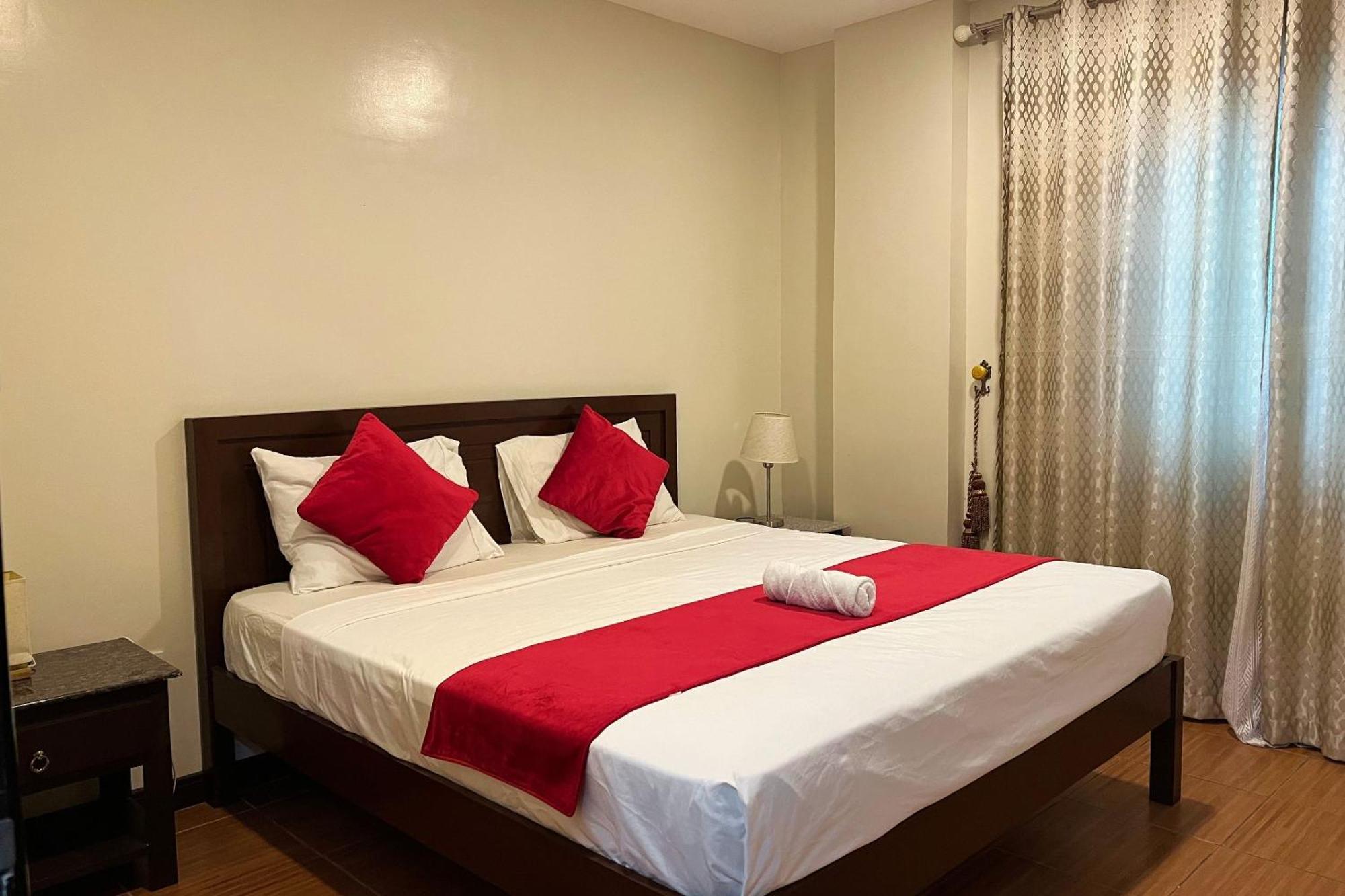 Venezia Suites Hotel Iloilo Стая снимка