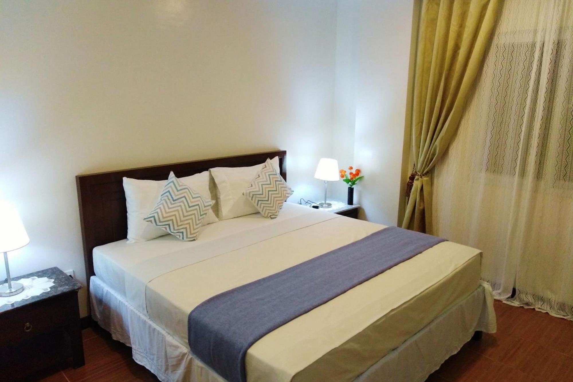 Venezia Suites Hotel Iloilo Стая снимка