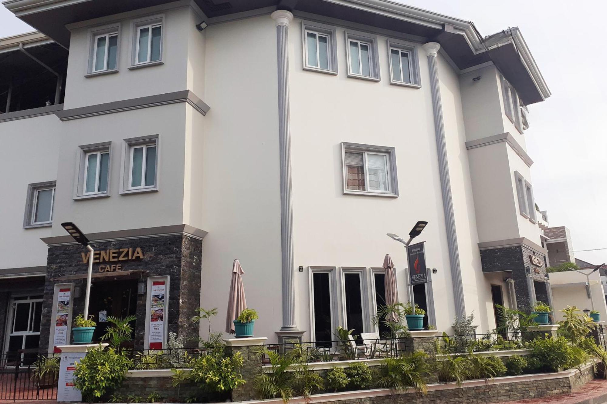 Venezia Suites Hotel Iloilo Екстериор снимка