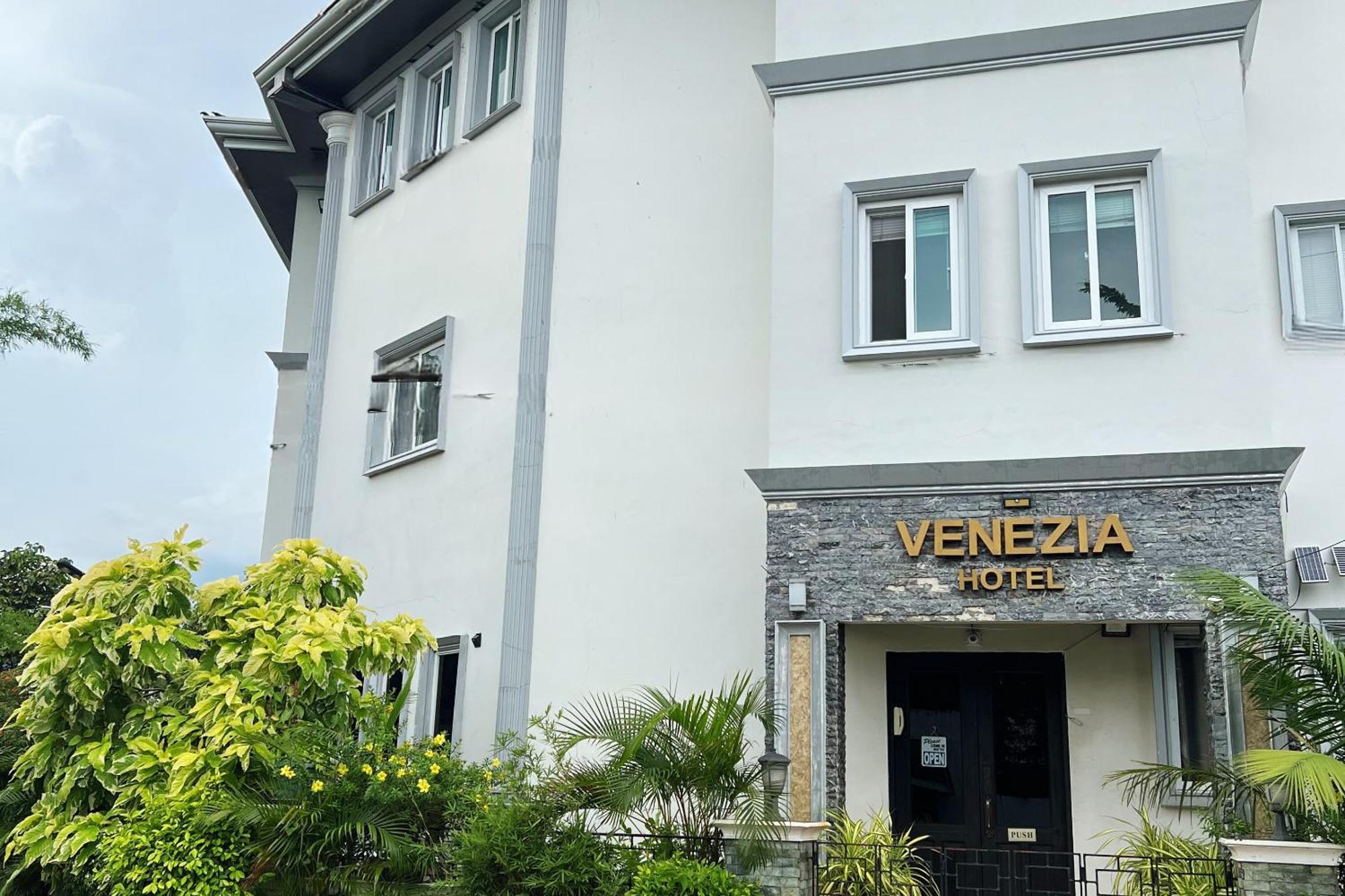 Venezia Suites Hotel Iloilo Екстериор снимка