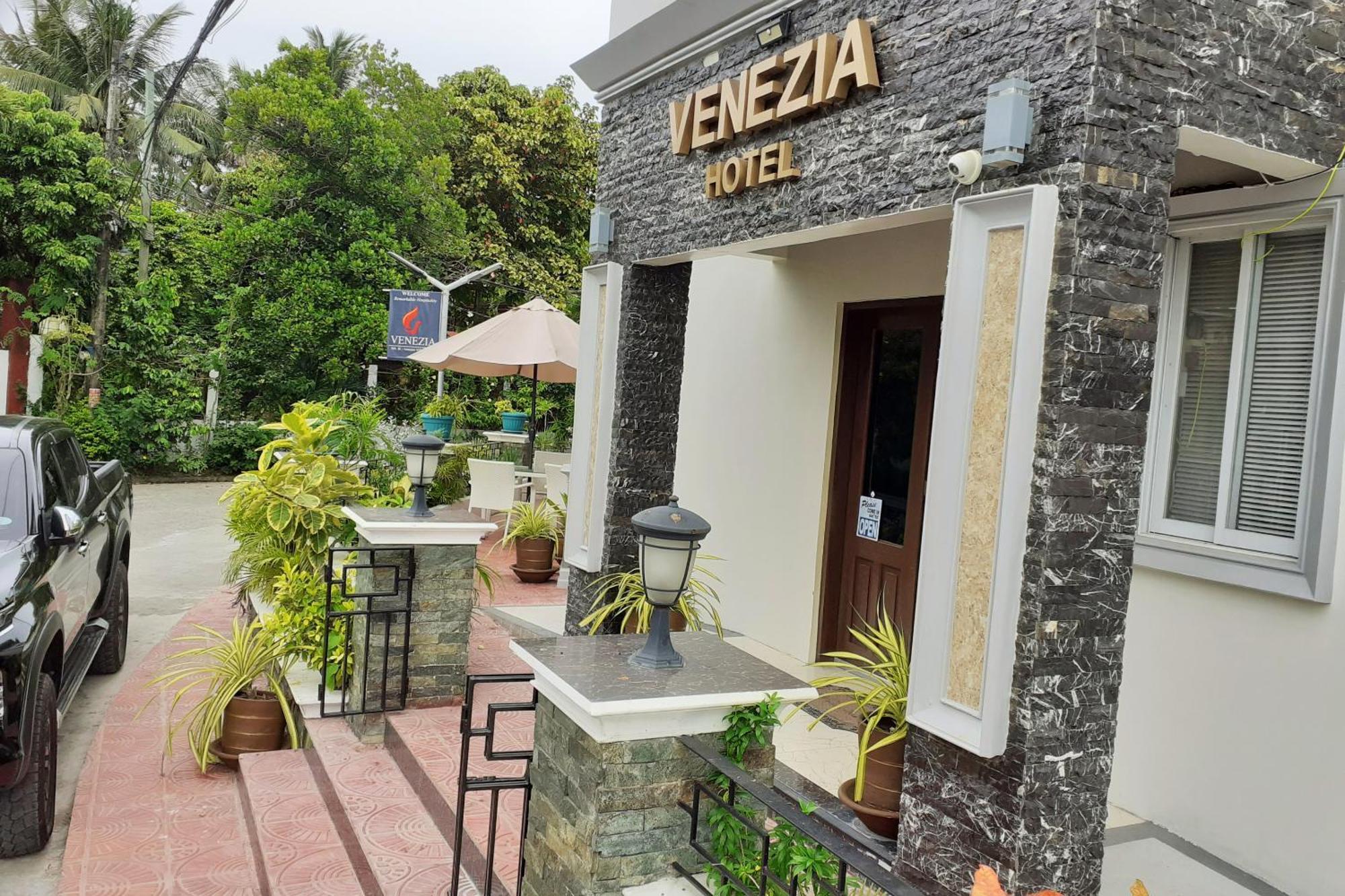 Venezia Suites Hotel Iloilo Екстериор снимка